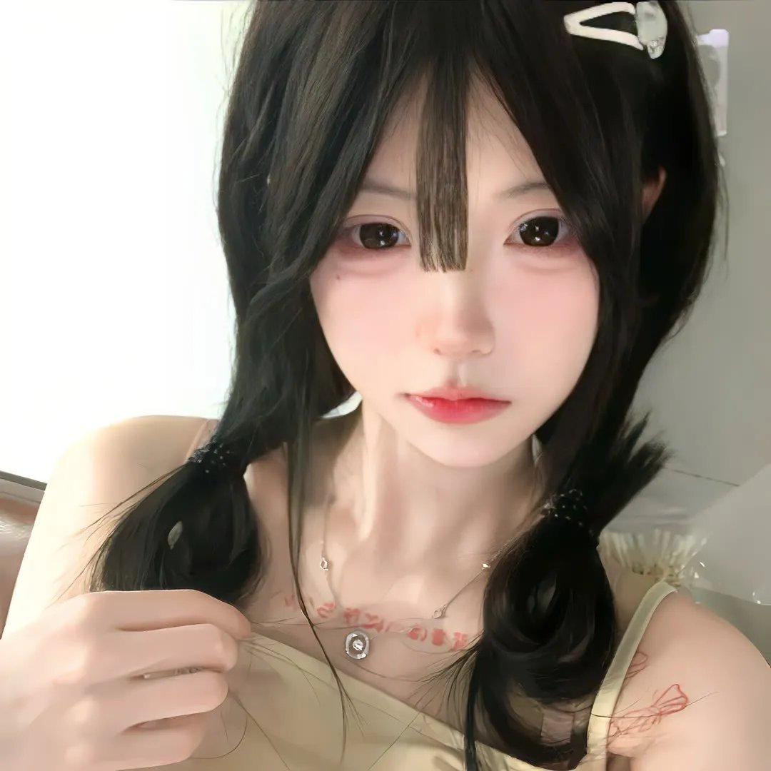 戴红头巾的女孩